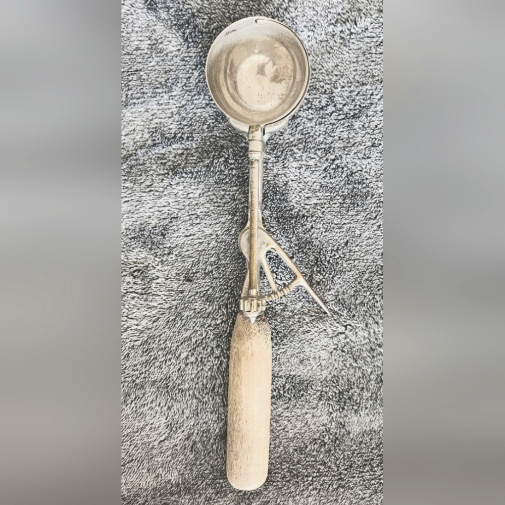 Vintage Ice Cream Scoop 🍦